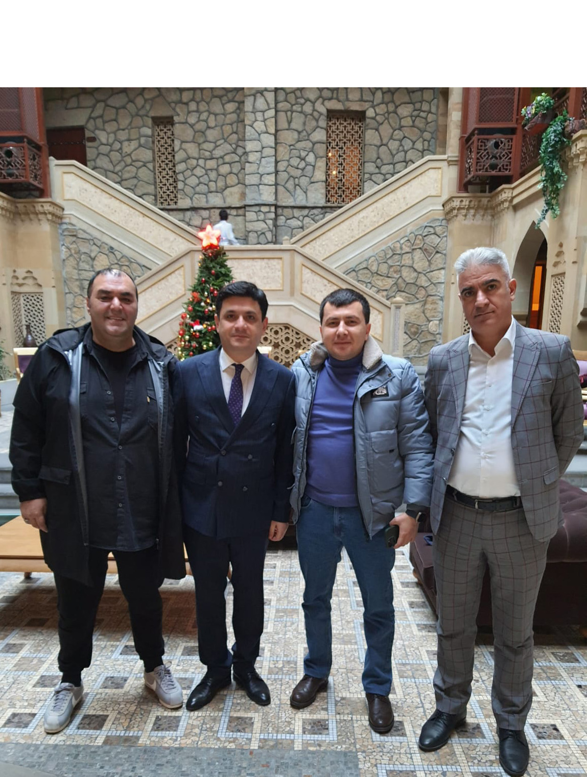 Bakü'de, iş adamı Tebriz Bey, Rehberimiz Tural Bey ve Hasan Palas Bey ile Toplantı